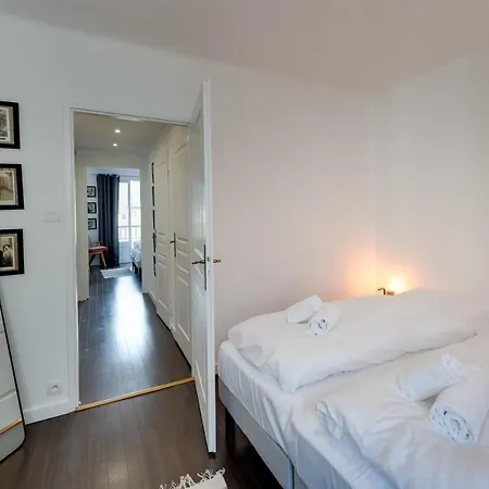 Апартаменти Allure - 2 Bedroom With Balcony In The Centre Of *